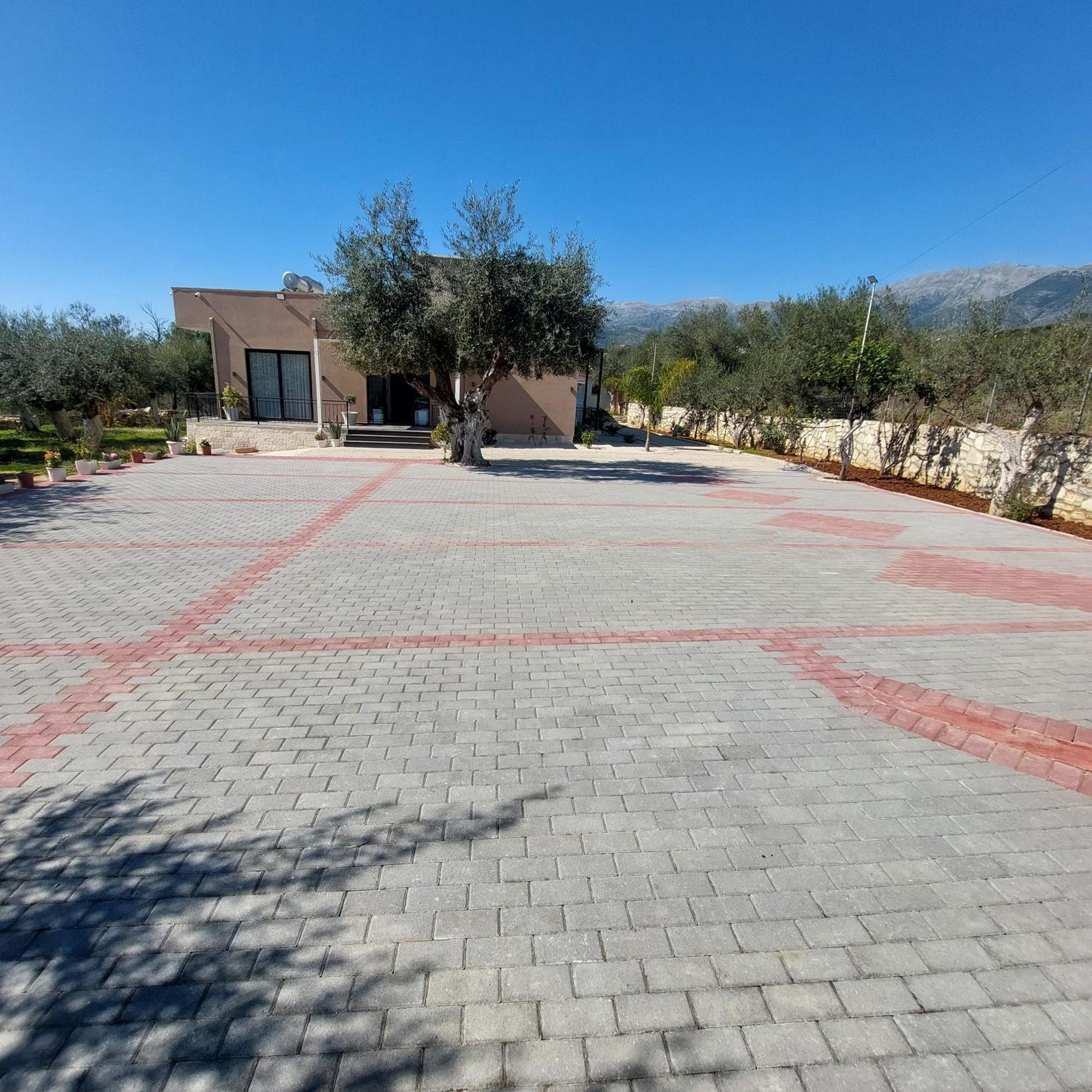 Mezzanine Bay Hotel Himare Exterior photo