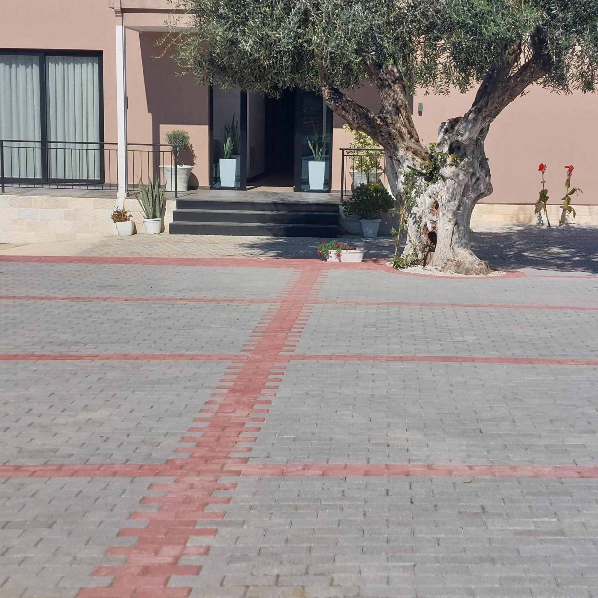 Mezzanine Bay Hotel Himare Exterior photo
